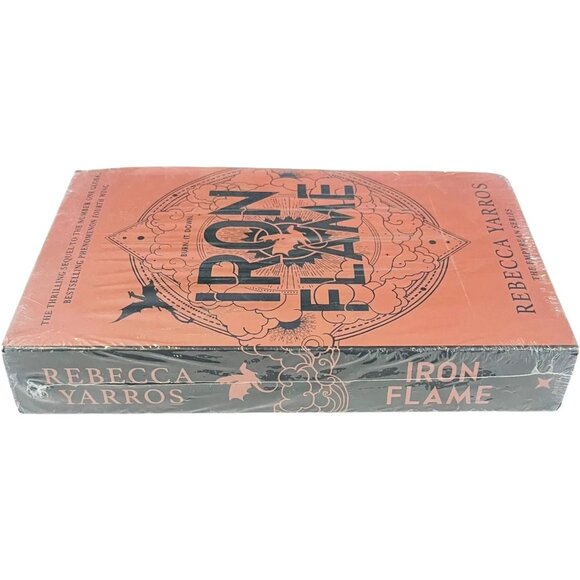 NEW Iron Flame UK International Edition Rebecca Yarros Empyrean Paperback Book - Picture 2 of 7